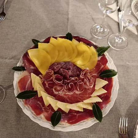 Alojamento de Acomodação e Pequeno-almoço E Restaurant S'ispera Monolocale Uso Esclusivo Fonni